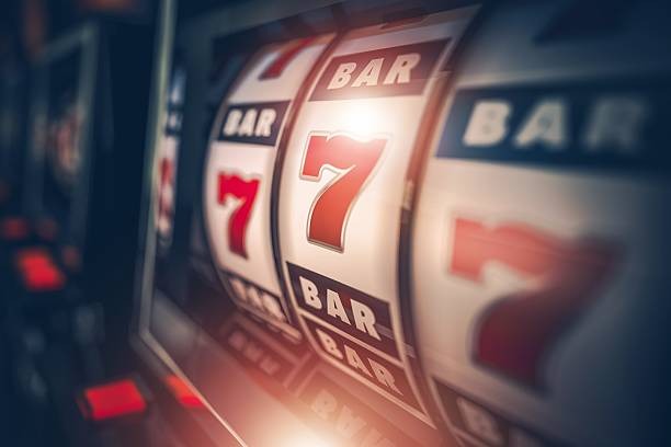 Lightning Baccarat bonus multiplier triggered on winning hand with visual effects